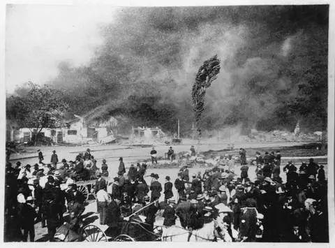 ▲1887年，美国圣何塞中国城被纵火