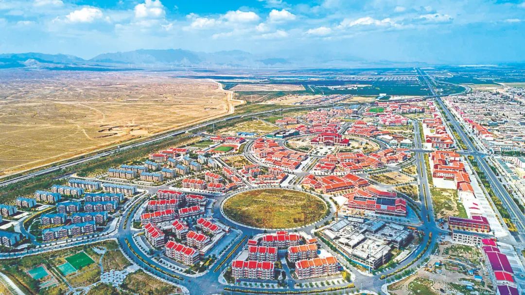 图为宁夏回族自治区银川市永宁县闽宁镇新镇建设全景(无人机照片).