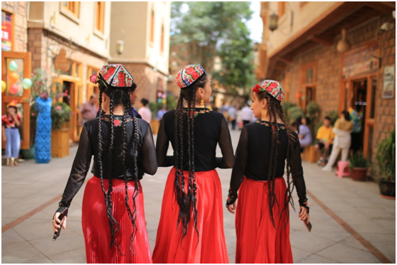 朋友要来新疆根本不担心安全问题新疆稳定的秘诀是什么