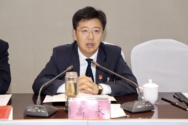 袁家健,高永等分别来到林州市,安阳县代表团,讨论审议十一届市委报告