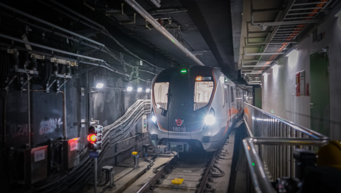 为开通做准备上海轨道交通18号线一期北段开始空载跑图试运行