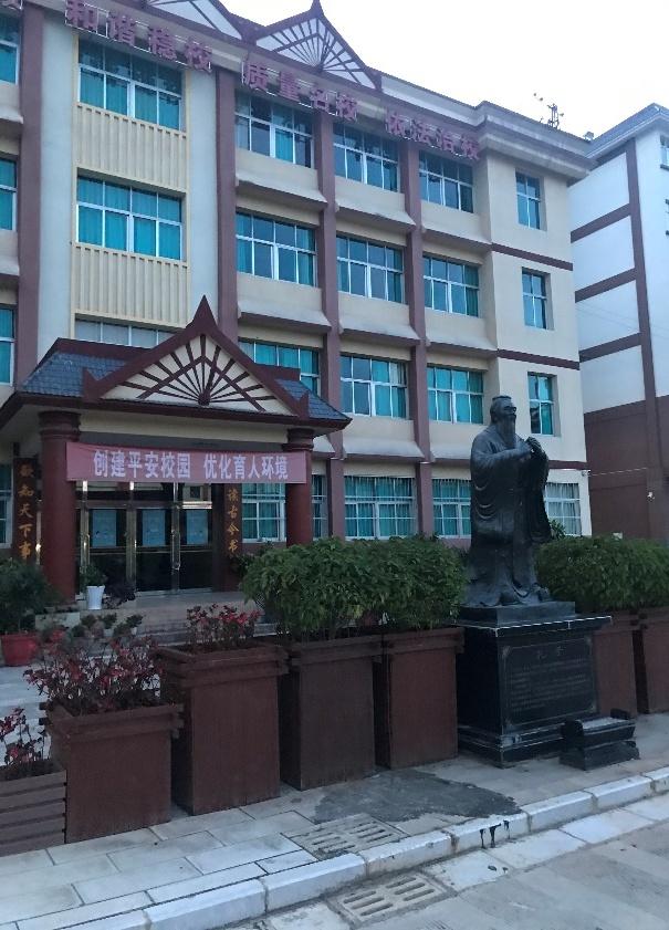 这几天我观察到,孟连一中的老师们都非常敬业.