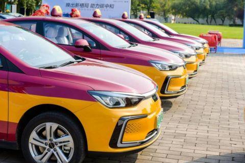 加速出行换电升级 北京汽车交付万台eu5快换版出租车|北京_新浪财经