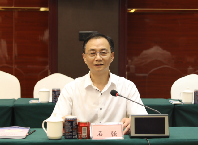 彭水县委书记石强在浙江上海来彭考察企业座谈会上强调加强政企合作