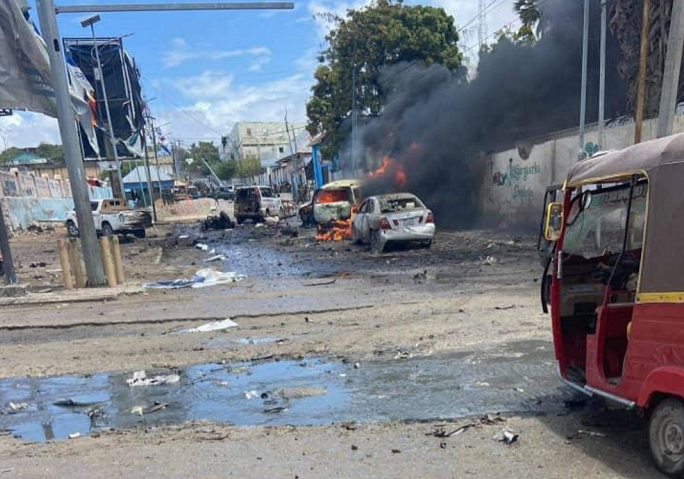 索马里首都摩加迪沙发生自杀式汽车炸弹袭击 至少7人死亡