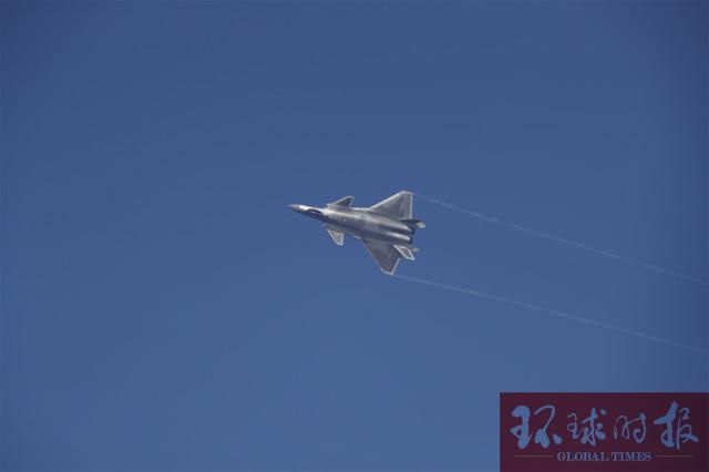图为进行飞行训练的歼-20战机。（摄影：AK630）