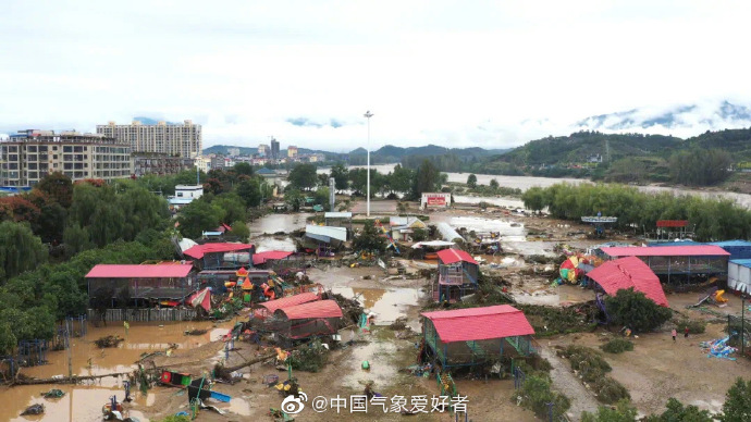 南阳暴雨导致部分地区受灾。图片来自中国气象爱好者微博。