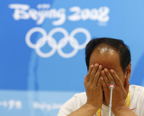北京奥运会赛后，孙海平谈及刘翔的伤势泣不成声。IC图