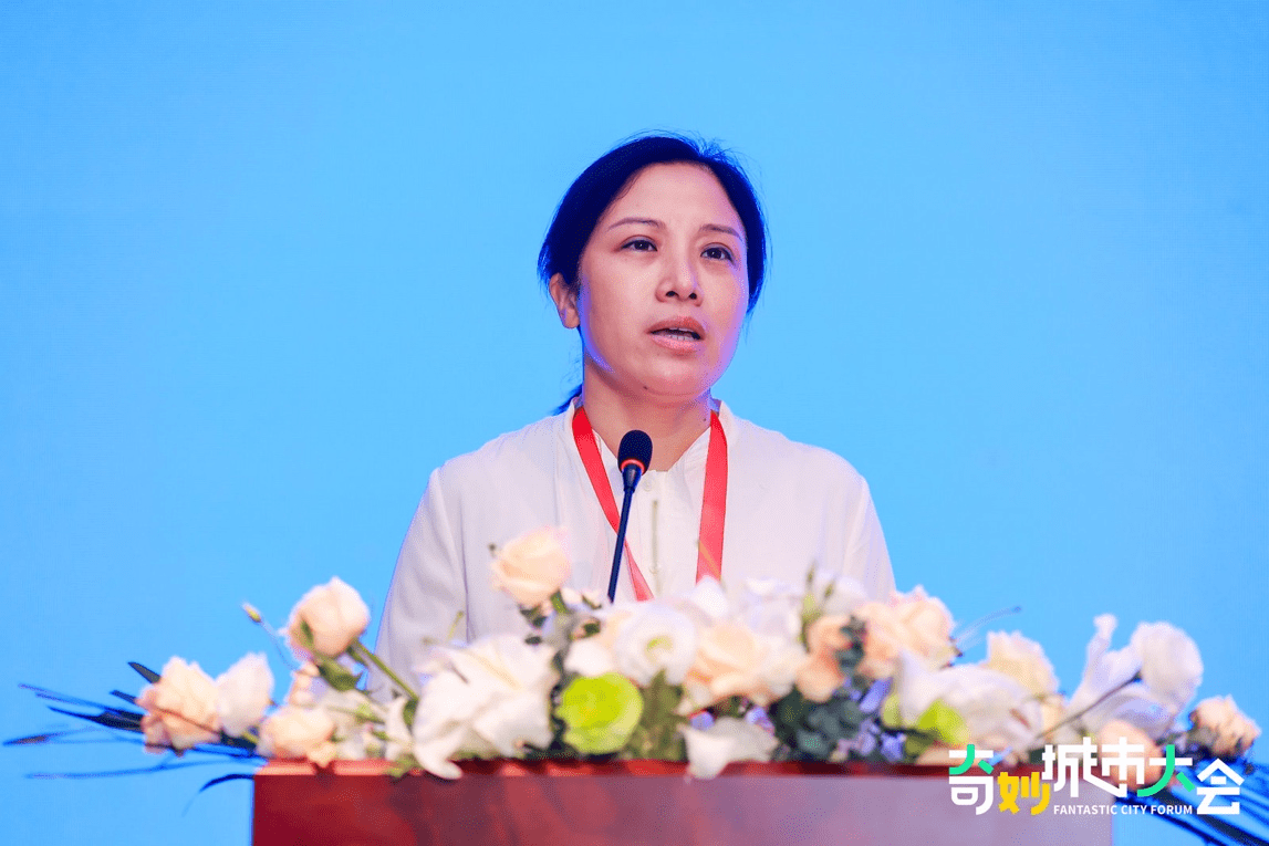 义乌市人民政府副市长骆小俊指出:"义乌是全国最富有的几个县之一.