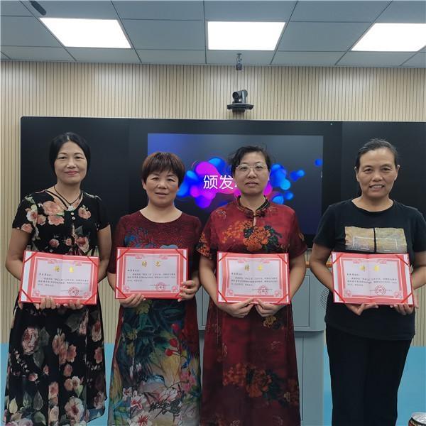 枝江市百里洲中学举行师徒结对活动