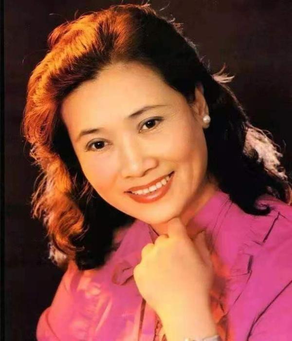 年轻时的朱逢博 资料照片