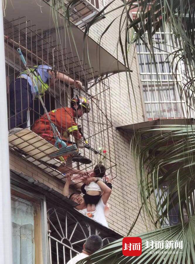 卡式呼吸是什么四川江油男子跪地托举被卡男孩，获天天正能量奖： “我当时只想着孩子能够呼吸”-上海聚慕医疗器械有限公司