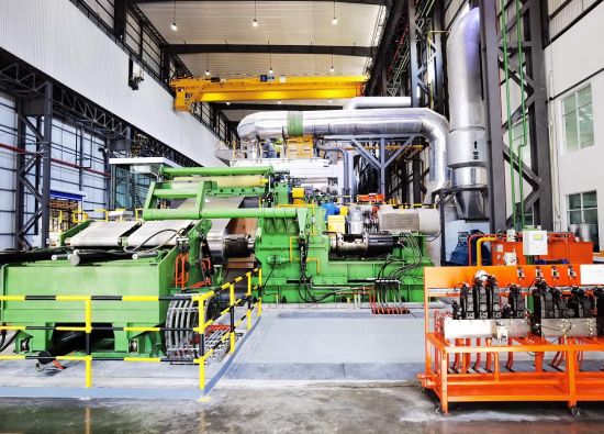 图为生产线画面。摄影 王松茂