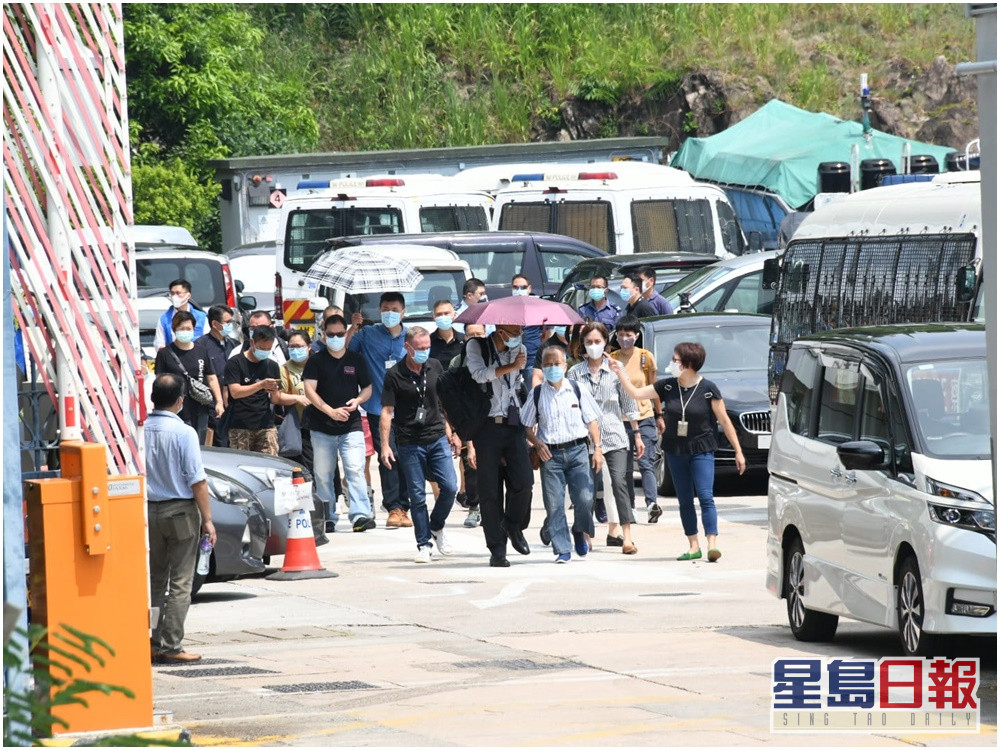 香港警务处高级督察林婉仪殉职 港媒 家属赴事发现场祭奠 同袍列队送别 香港 新浪新闻