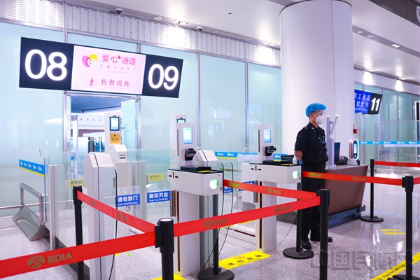 大兴机场航站楼三层国内出港大厅和航站楼b1层将增加开放安检通道