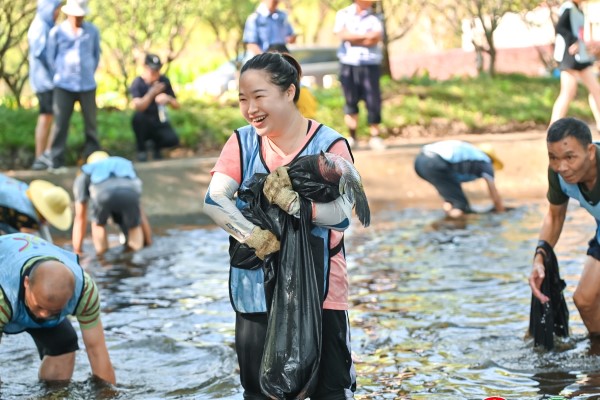 摸鱼,套鸭,拔花生……昨天的嘉定华亭,农趣横生!_新浪财经_新浪网