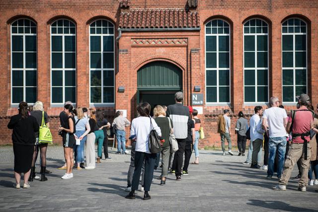 德国首都柏林，市民前往投票站进行投票。图源：视觉中国
