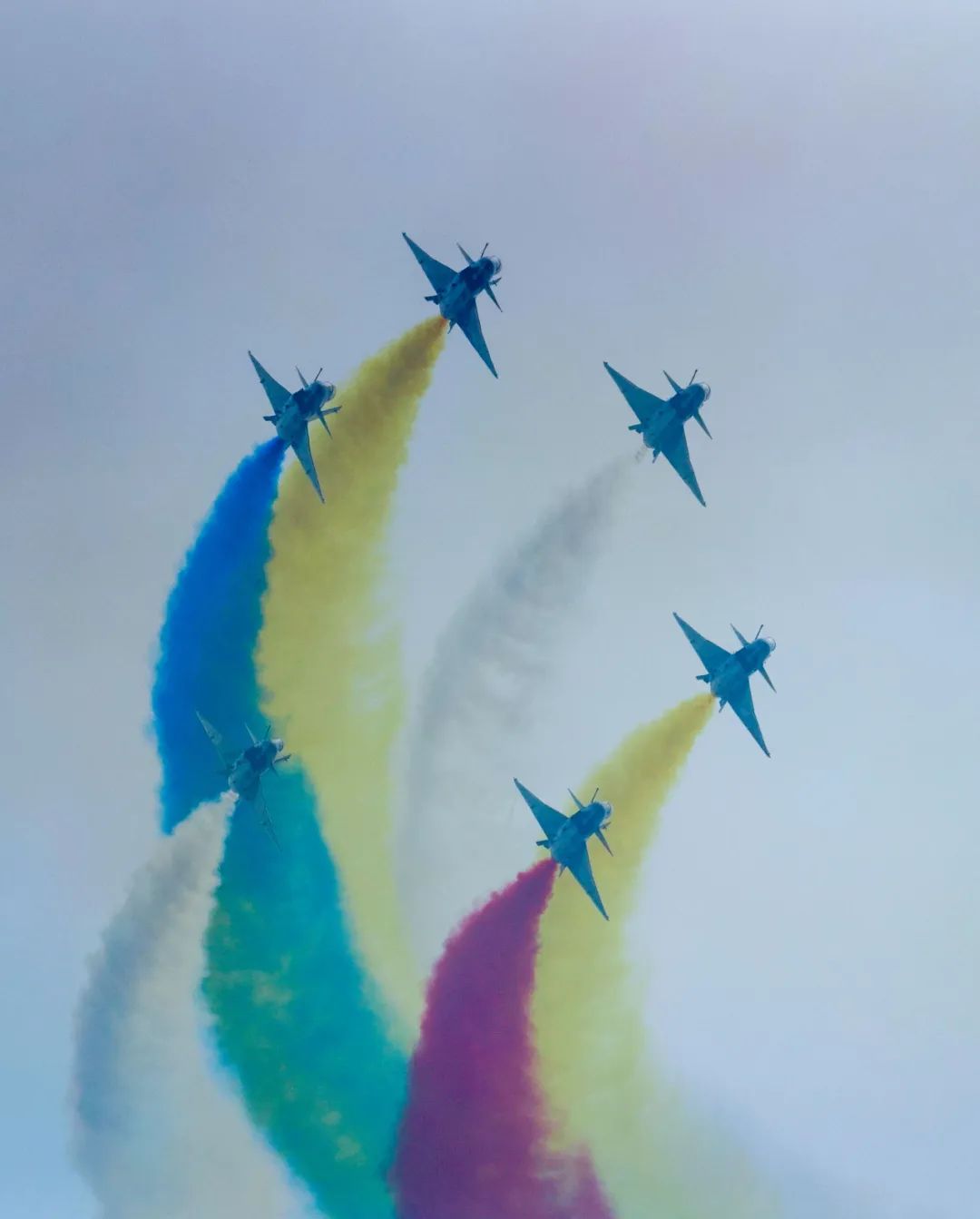 换装国产发动机的歼20首次参加航展高清组图直击飞行表演现场