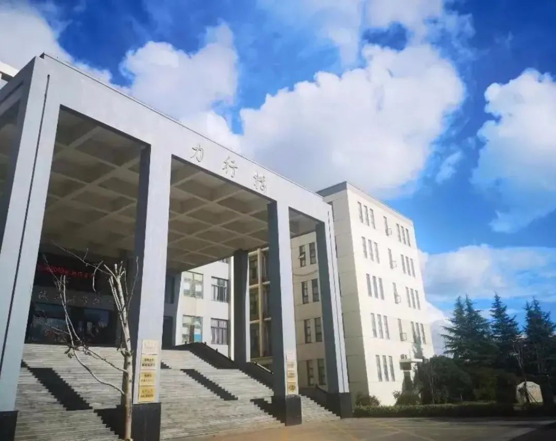 机械学院看铅笔绘出的图纸与精密的仪器碰撞出理性的火花信息工程学院