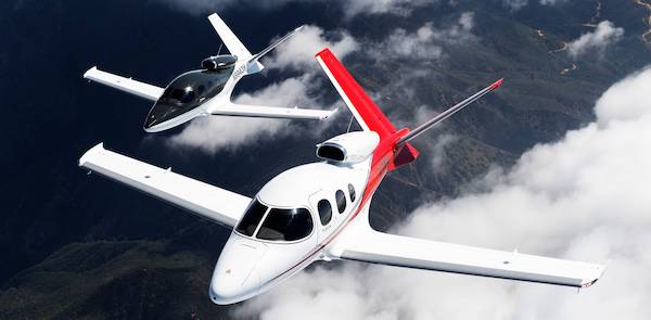 "愿景"sf50喷气机西锐sr2x系列飞机一款单发4-5座轻型活塞私人飞机,是