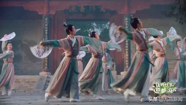 《清明奇妙游》节目《纸扇书生》视频截图