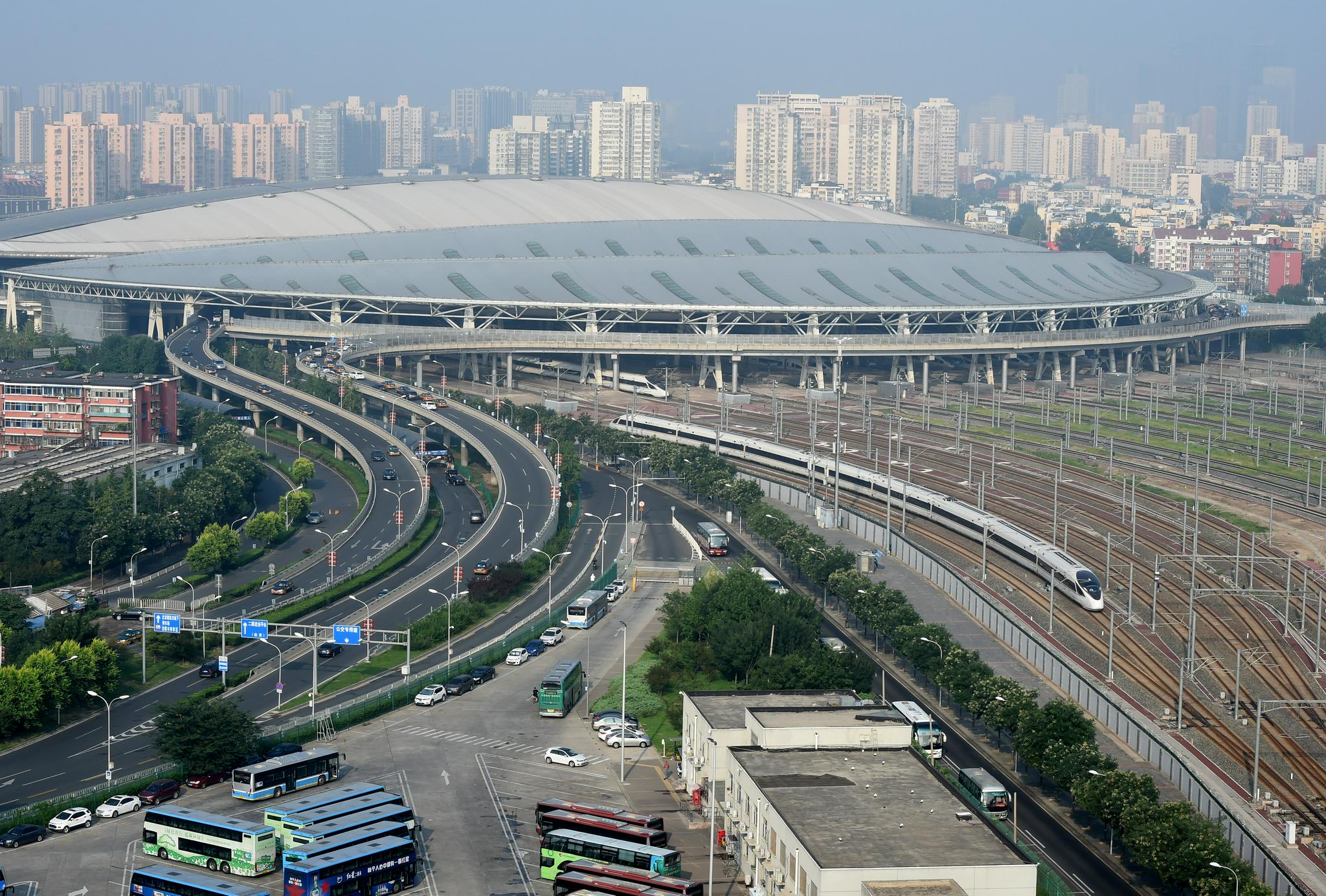 9月30日晚,北京南站开行6条高铁专线