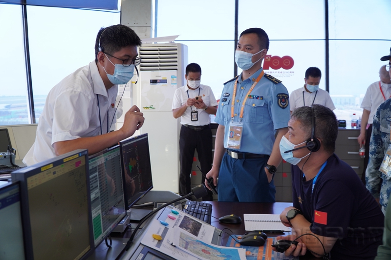 空管局的指导下顺利保障航展首日飞行表演,包括中国空军"八一"飞行