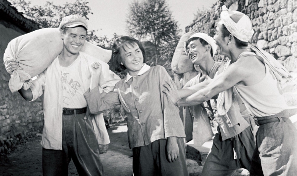 长影五朵金花我们村里的年轻人入选国家电影局优秀影片展映展播