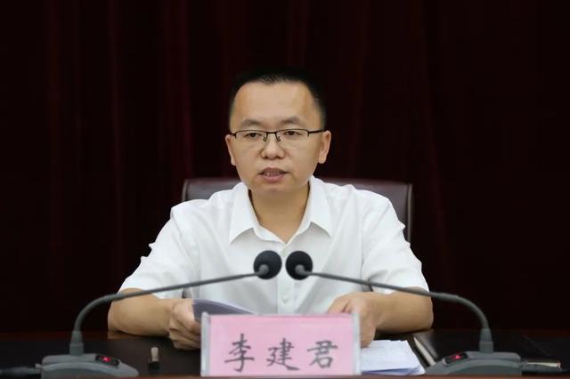 李建君在全县工业振兴大会上强调:提质提速,争先争优