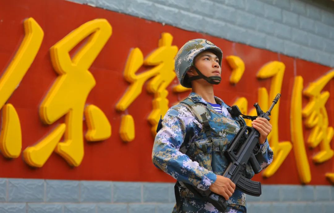 今天他们在这里站岗