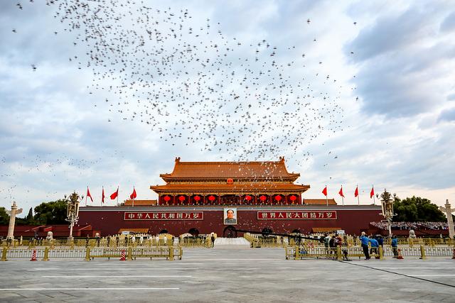 北京天安门广场举行国庆升旗仪式|北京市_新浪财经_新浪网