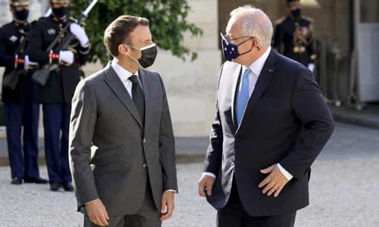 法国总统马克龙（左）与澳大利亚总理莫里森 资料图