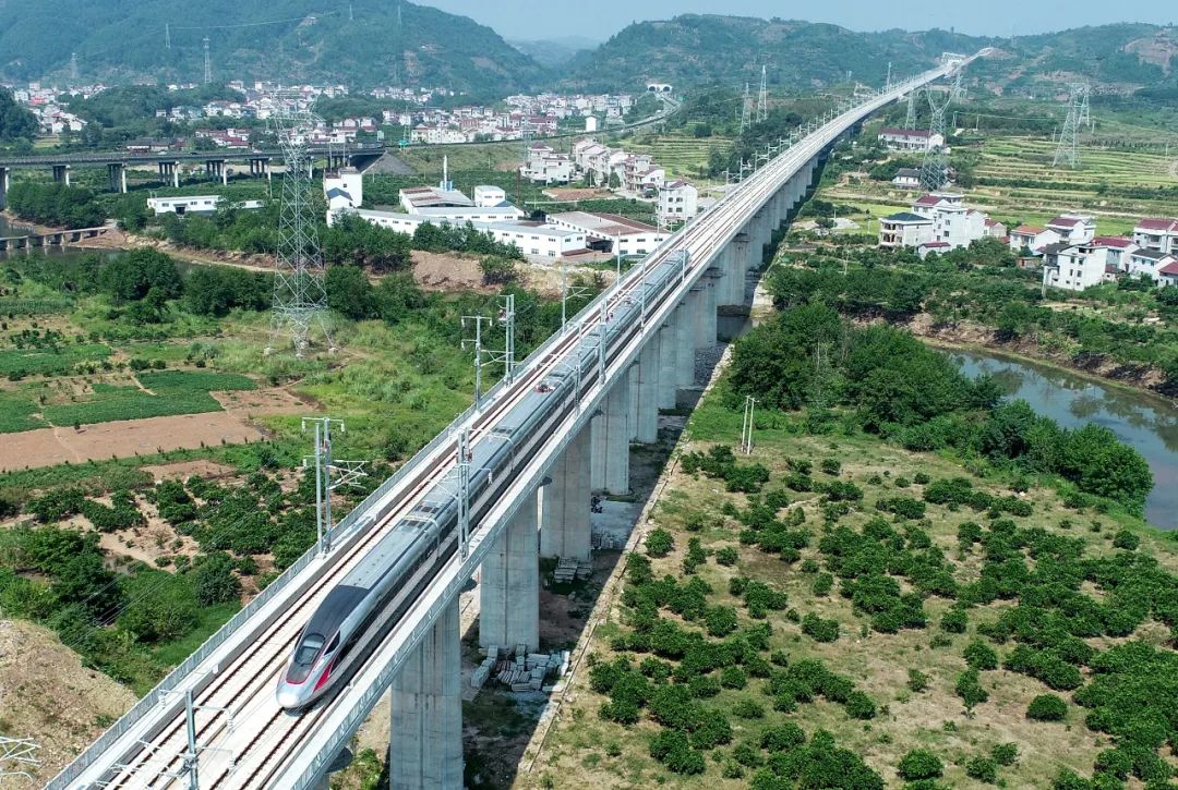 黄金旅游线张吉怀高铁开始全线运行试验沿途风景超美