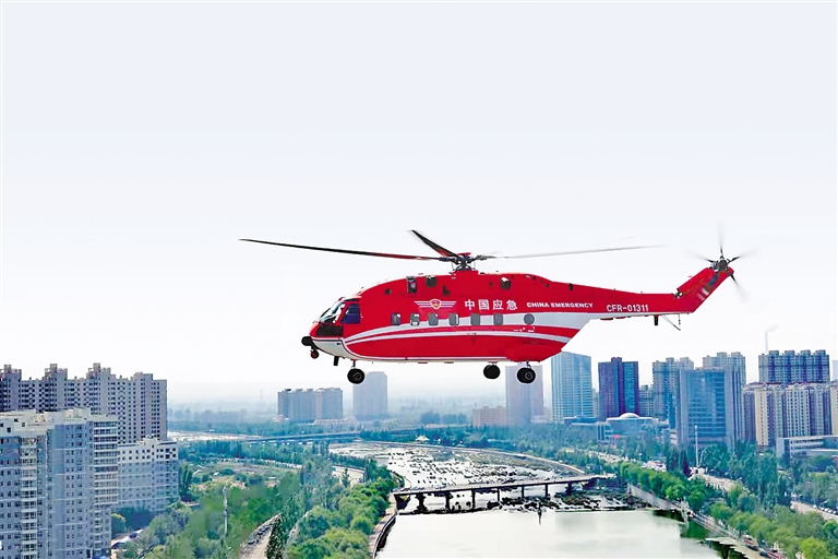 大庆航空救援支队的直-8大型直升机在执行应急演练任务.