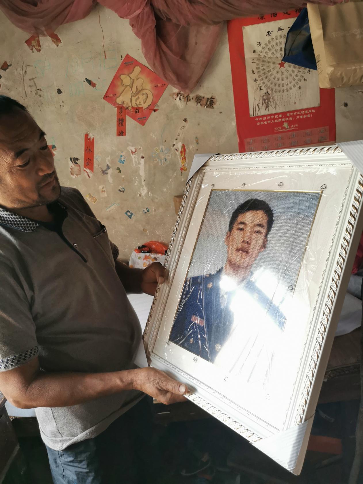 致敬英烈|救火英雄徐鹏龙:入伍时的别离成为与父母的永别|烈士_新浪