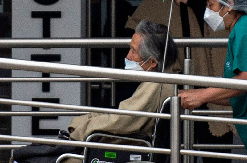 △10月2日藤森在监外就医（图片来源：智利《第三小时报》网站）