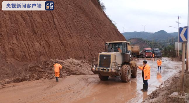 山西平陆：持续降雨致多处山体滑坡 多部门紧急处置