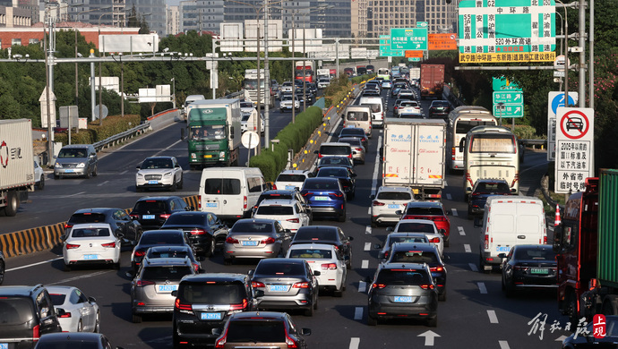 长假接近尾声上海回程车流陆续抵达