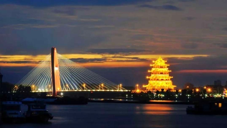 泗阳县位于中国"十大新天府"之一的苏北平原,有"平原林海,世外桃源"之