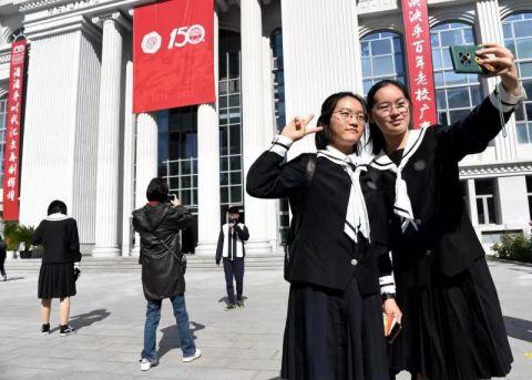 建校150周年北京汇文中学老教师现场授课阐释好老师标准