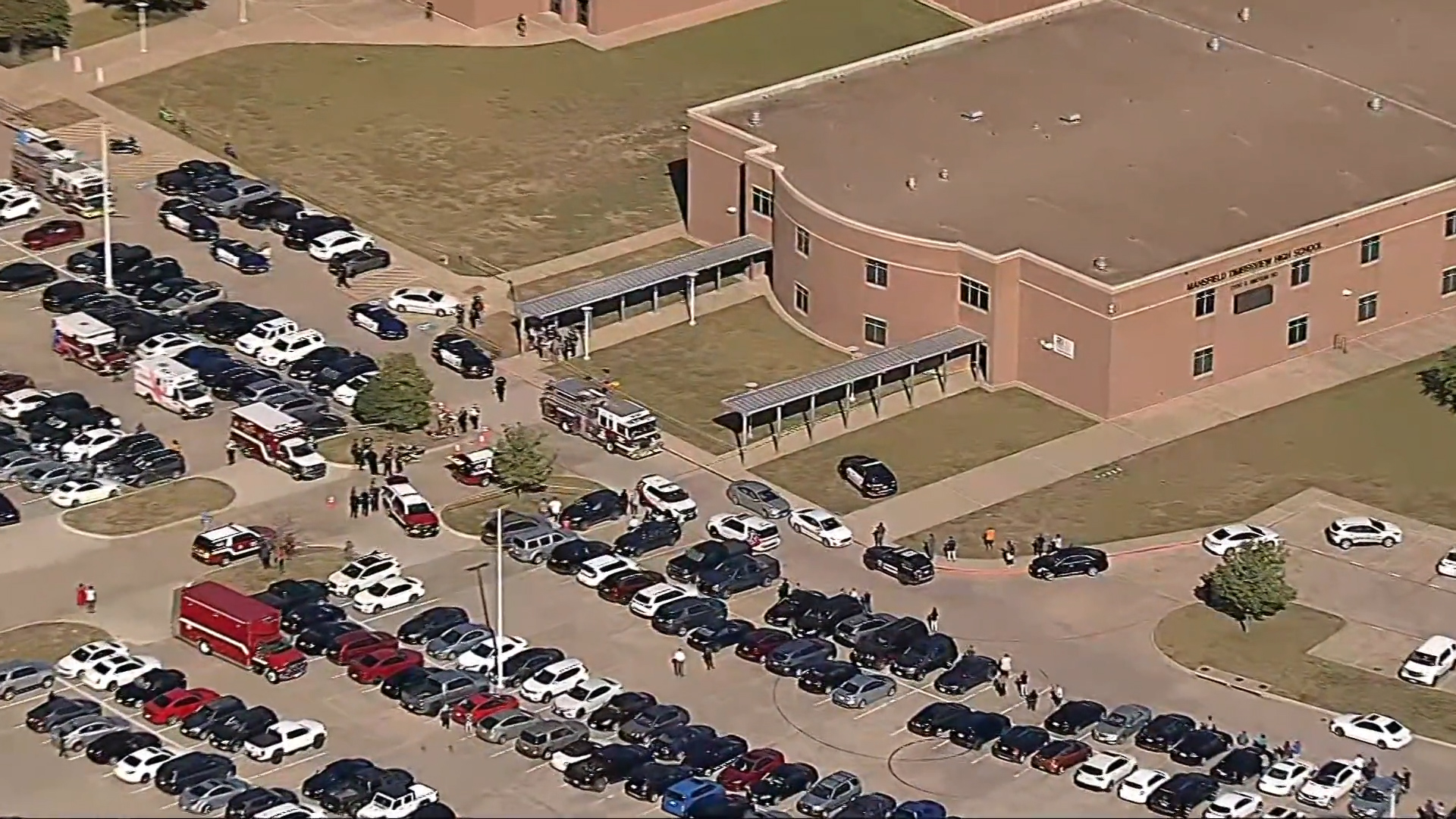 美国得克萨斯州一高中发生枪击事件 多人受伤