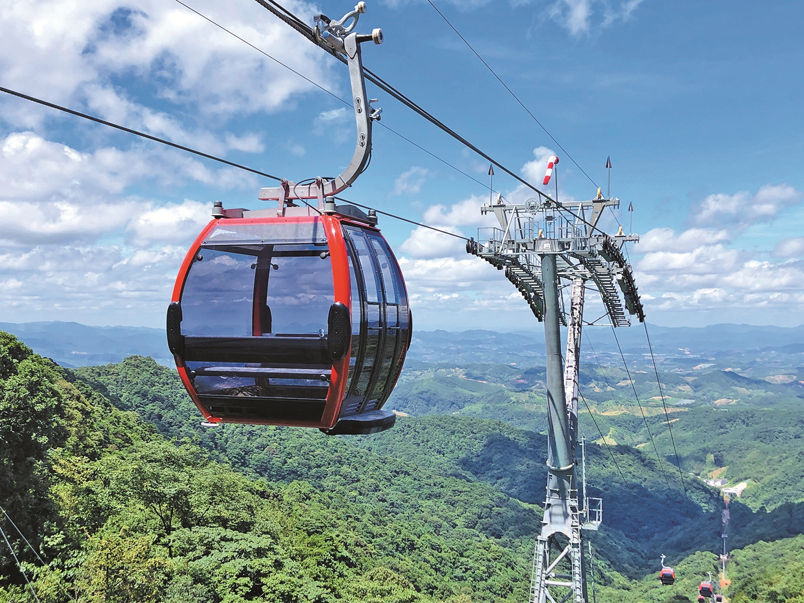 江西安远融入湾区发展精雕东江翡翠