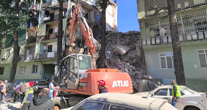 ​格鲁吉亚巴统市一座楼房坍塌 数人受伤