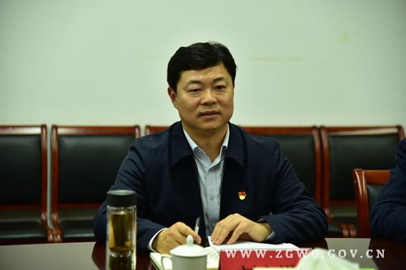 10月8日下午,在舞钢公司展厅会议室,市委书记刘文祥,市委副书记,市长