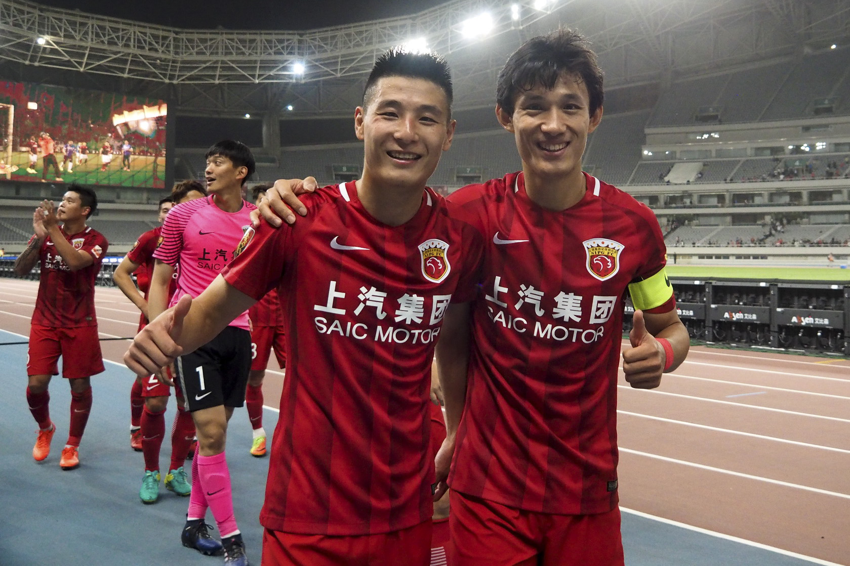 崇明制造帮国足取胜根宝的弟子配合一个眼神就够了