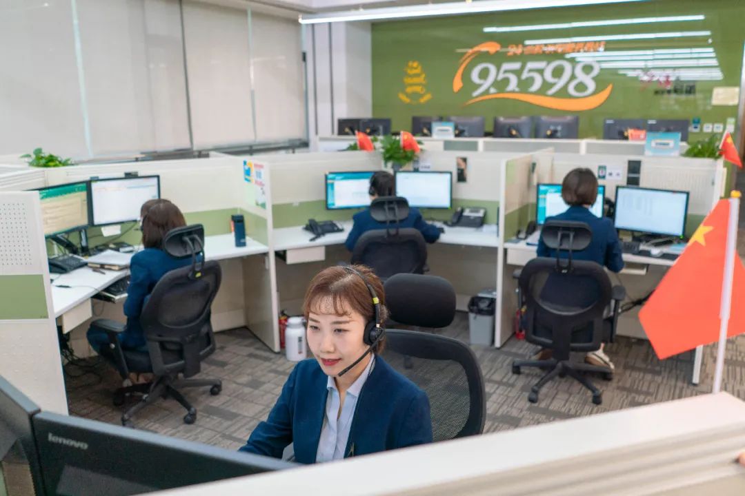 国网客服中心工作人员确保95598服务热线畅通国家电网有限公司将