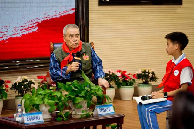 红军烈士梁金生之子,刘型的之女——梁汉平,刘松柏夫妇以自己