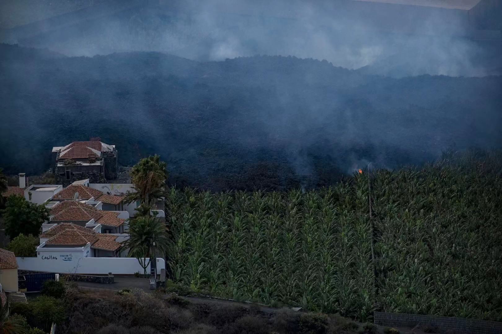 西班牙当局密切监测拉帕尔马岛火山新熔岩流的演变