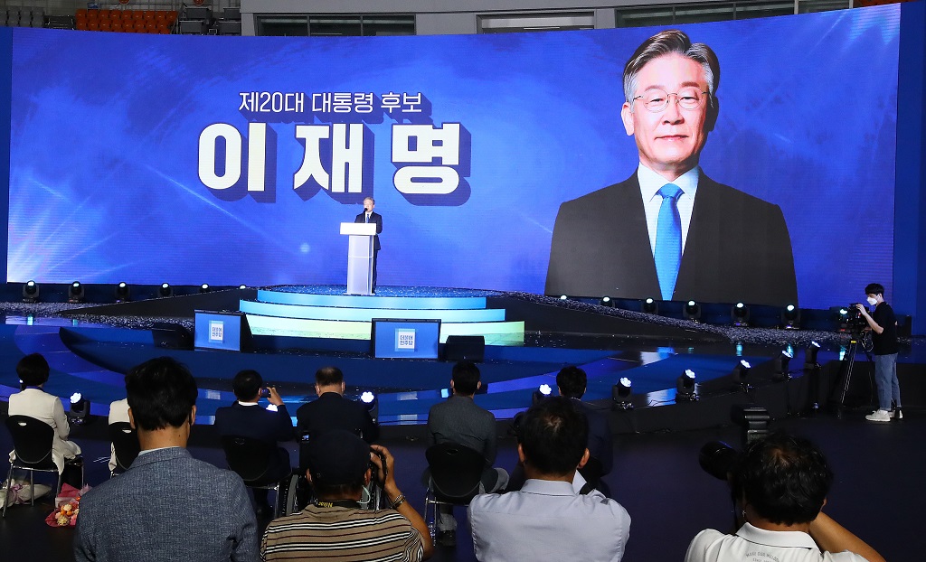 韩国执政党排除争议 敲定李在明为总统候选人