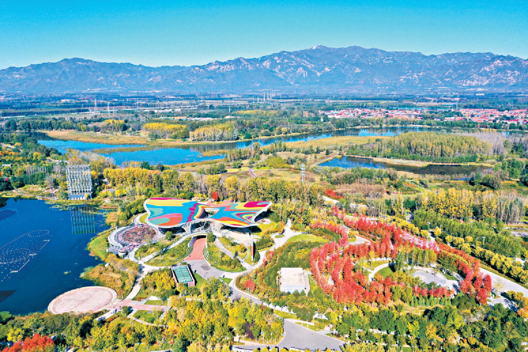 延庆区北京世园公园迎来了首届红叶生态文化节.